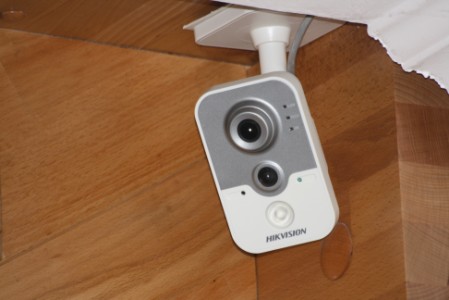 Монтаж камеры видеонаблюдения в доме